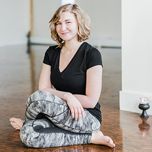 Jessica Hosick yoga-santosha-therapist