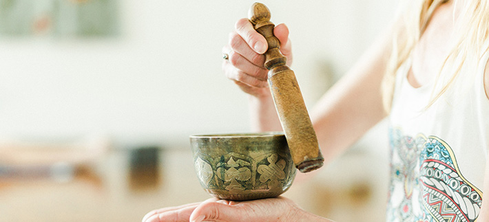 How to Use a Singing Bowl 